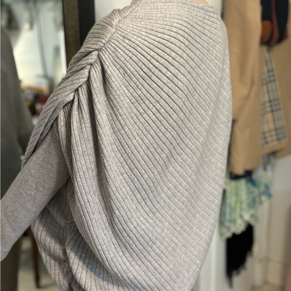 St John Gray Ribbed Asymmetrical Pullover Soft Wool Sweater Size Large - Picture 9 of 13